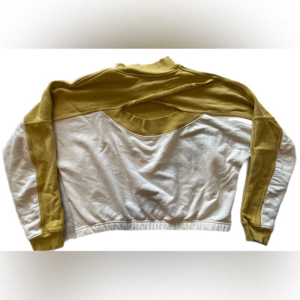 FP Movement Patched Up Pullover
Sweatshirt Honey Wheat Combo small - Picture 5 of 13